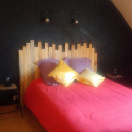 Bed and Breakfast Les Petites Brosses Montbizot Esterno foto