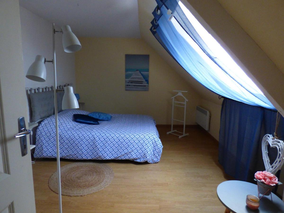 Bed and Breakfast Les Petites Brosses Montbizot Esterno foto