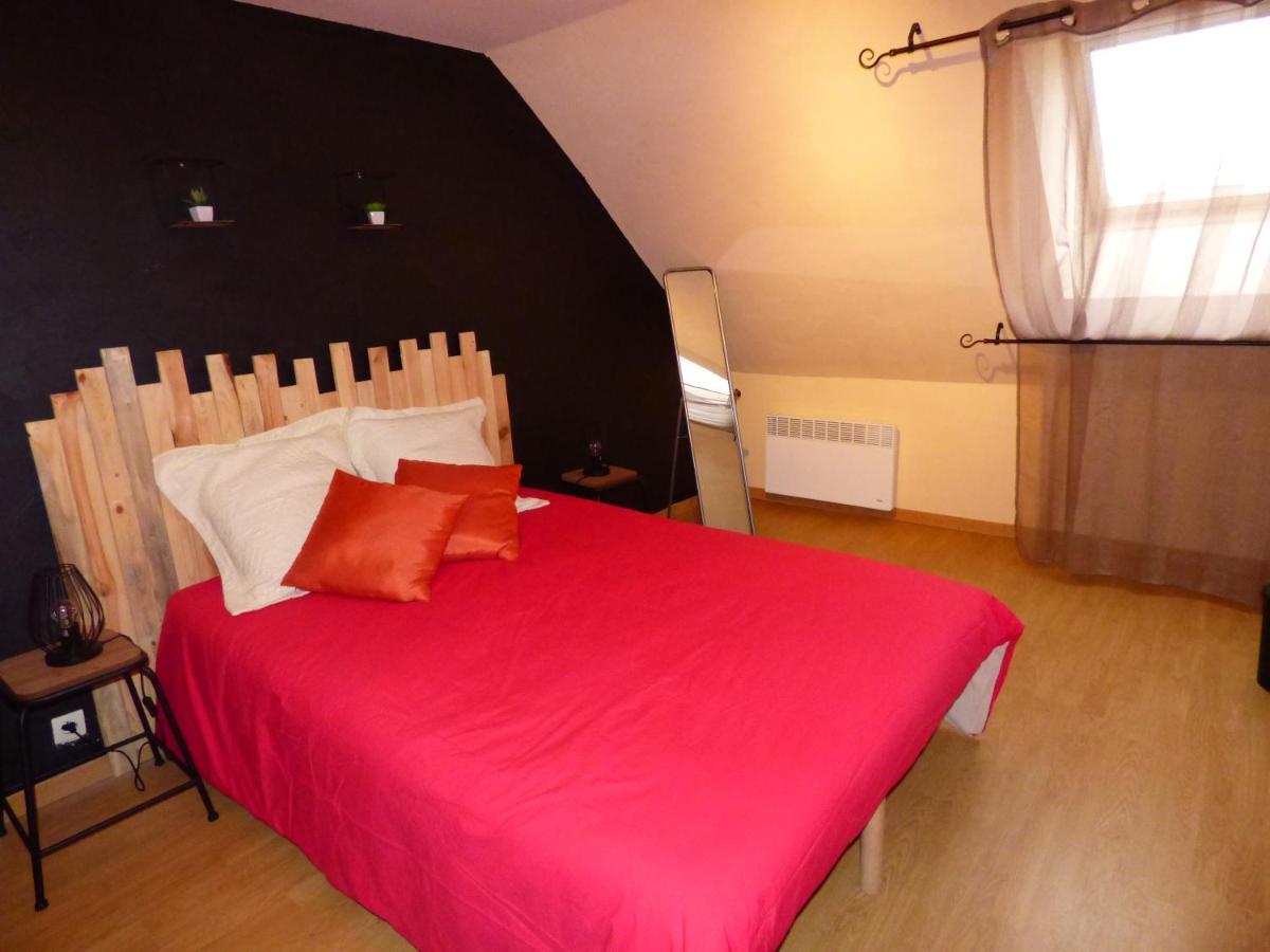 Bed and Breakfast Les Petites Brosses Montbizot Esterno foto
