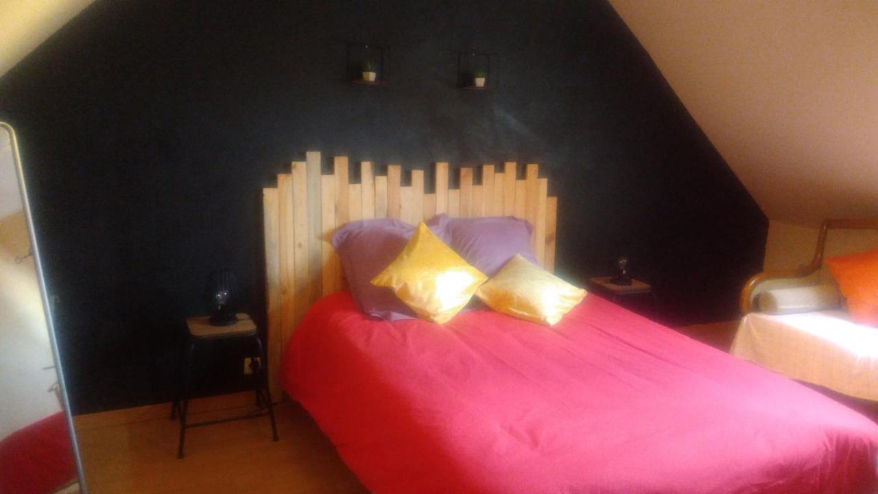 Bed and Breakfast Les Petites Brosses Montbizot Esterno foto