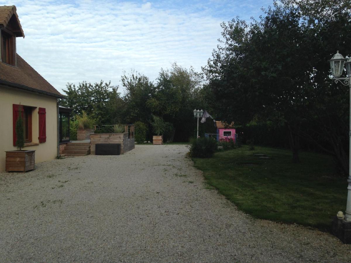 Bed and Breakfast Les Petites Brosses Montbizot Esterno foto